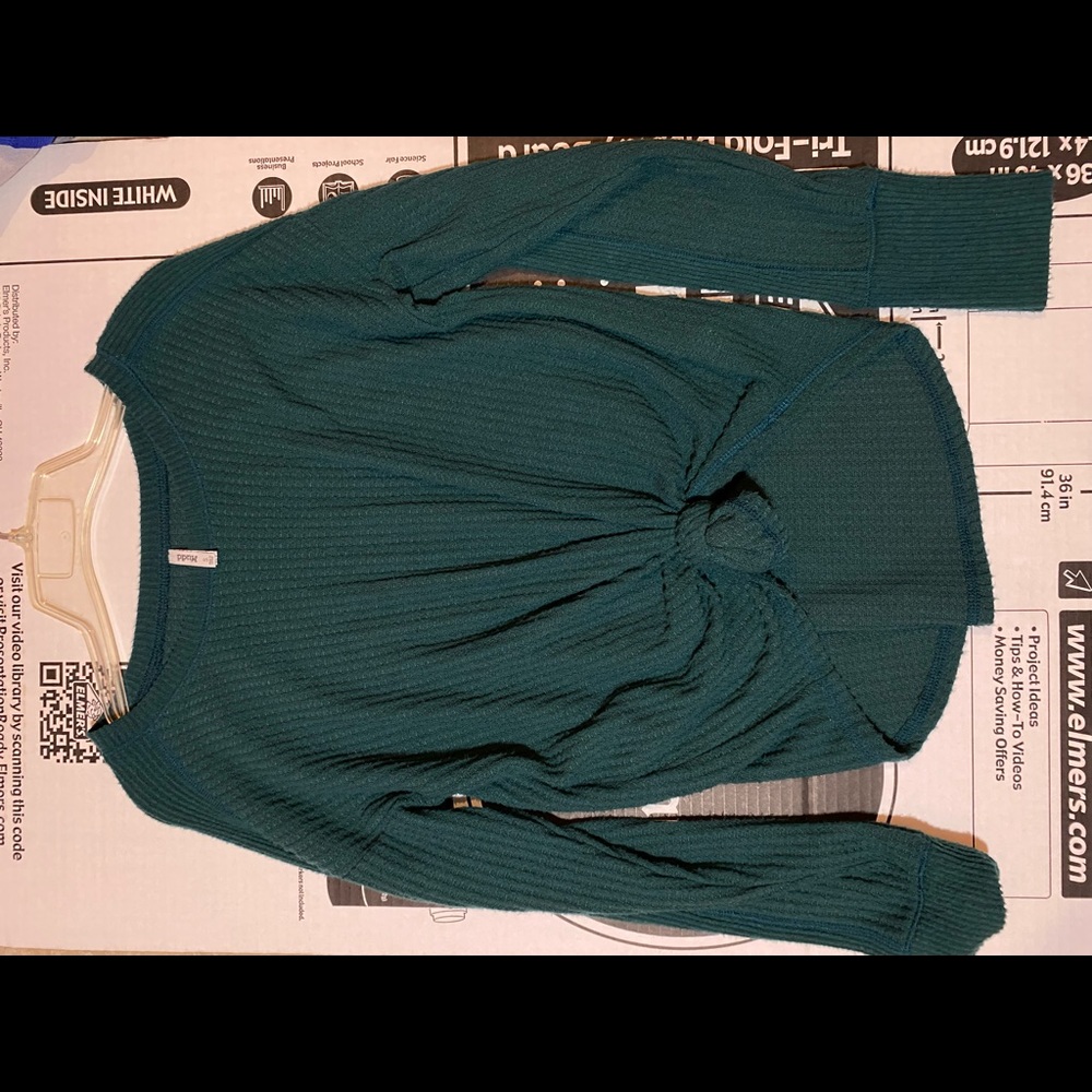 SMALL GREEN SWEATER